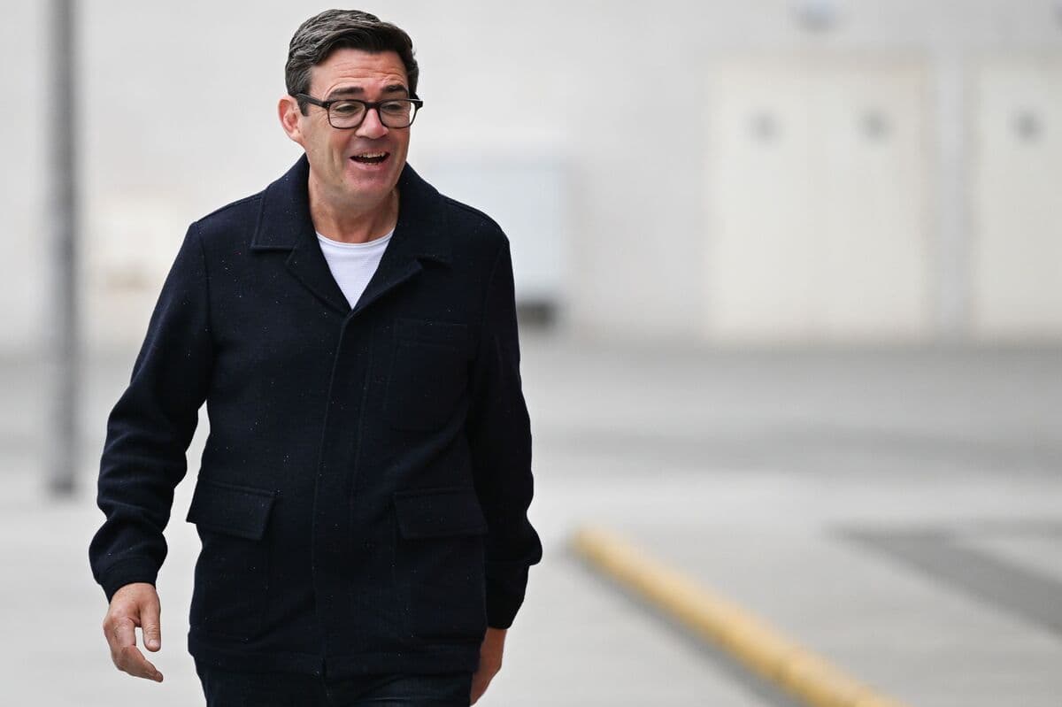 Gilts Decline as Andy Burnham Moves to Challenge Keir Starmer for Leadership