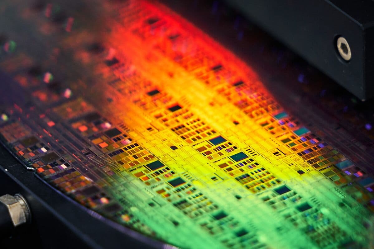 Taiwanese Brothers Generate $1 Billion from Surge in Display Chip Market