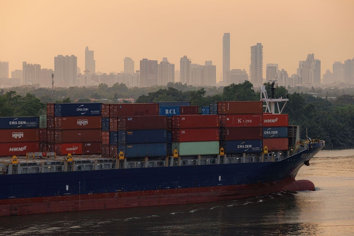 Precious Shipping Cautious About Hormuz Route Despite Ceasefire