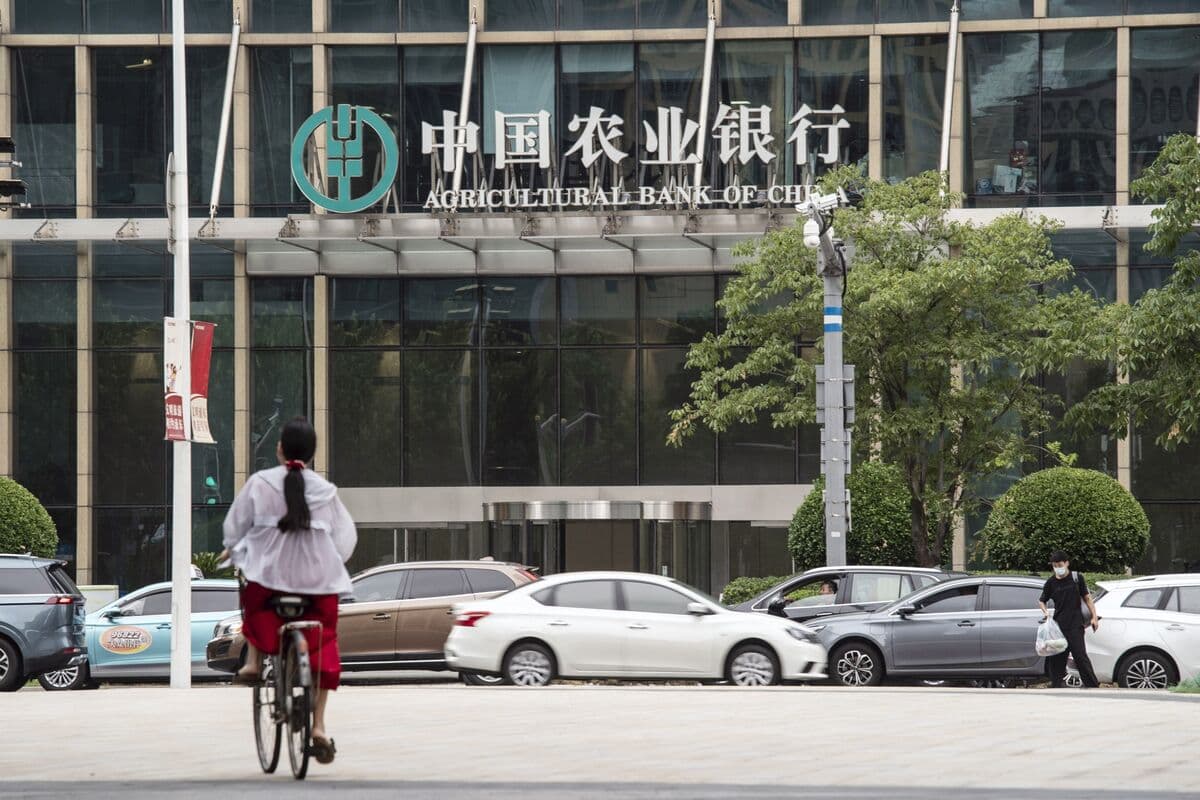 China's Auditor Reports Tax Evasion and Improper Loans by Major Banks