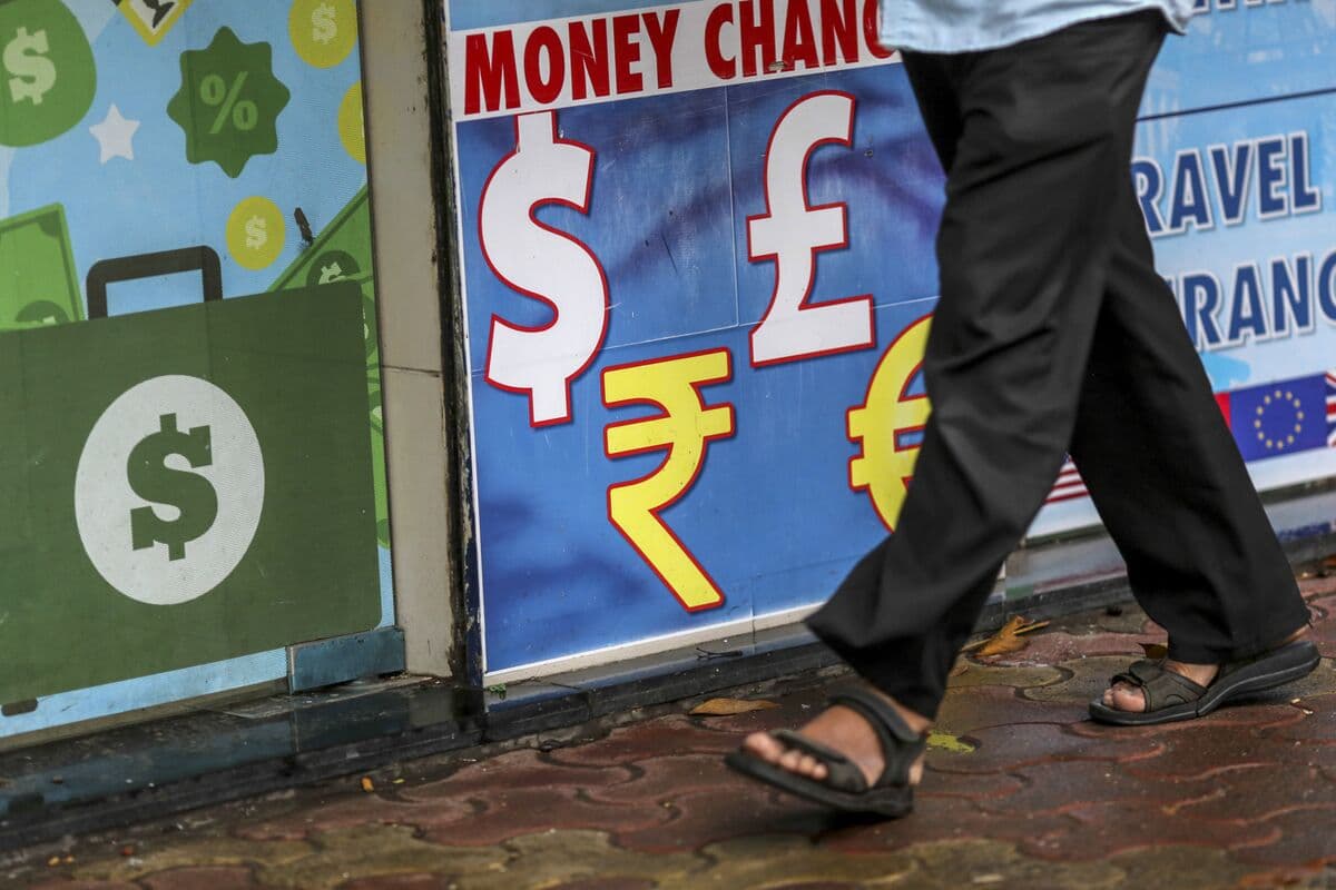 India Sees Highest Bond Inflows in a Year Following Rupee Support Measures