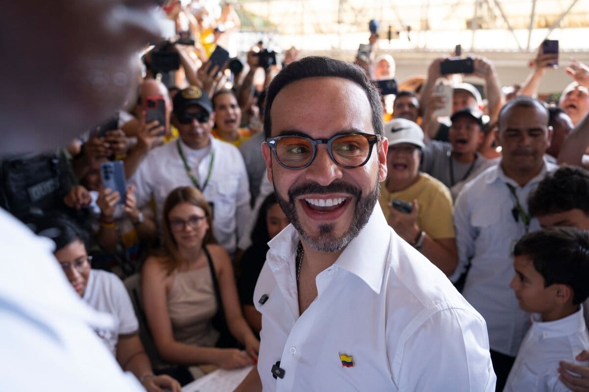 Abelardo de la Espriella Takes Unexpected Early Lead in Colombia's Presidential Election