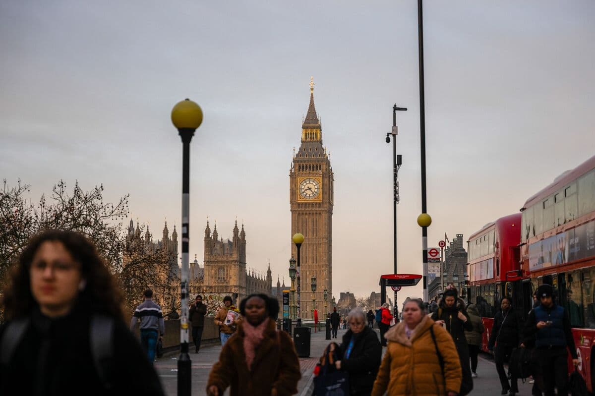 UK Bonds Decline Amid Burnham's Election Victory and Rising Oil Prices