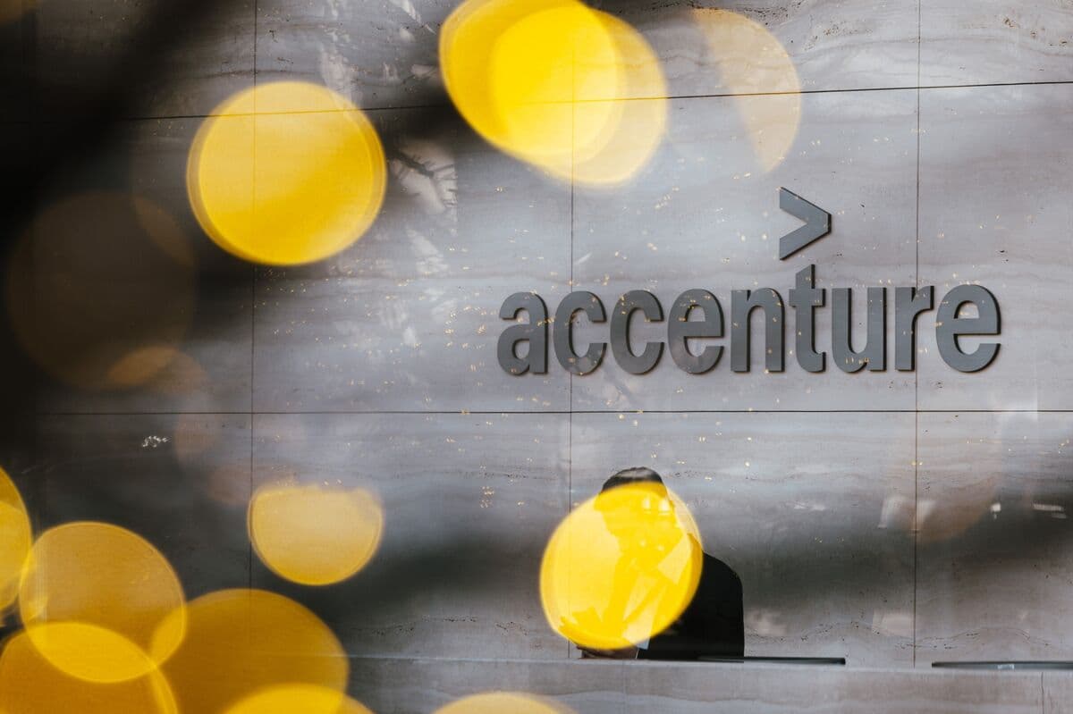 Accenture Reports Decline in Bookings, Fourth Quarter Outlook Falls Short