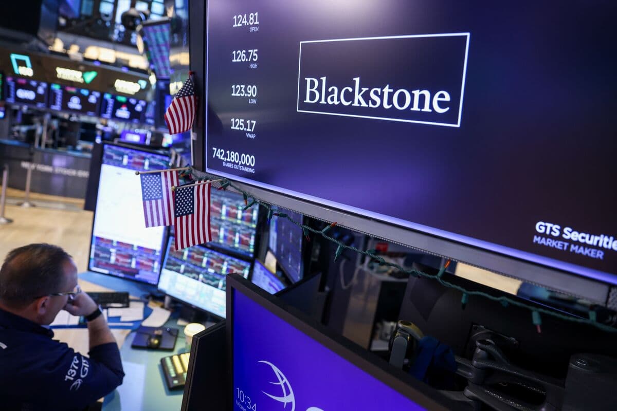 Blackstone Plans to Sell Over $2 Billion in Private Fund Stakes, Reports FT