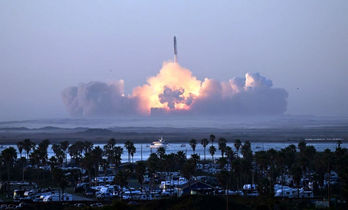 Elon Musk Confirms He Will Retain His SpaceX Shares Amid IPO Preparations