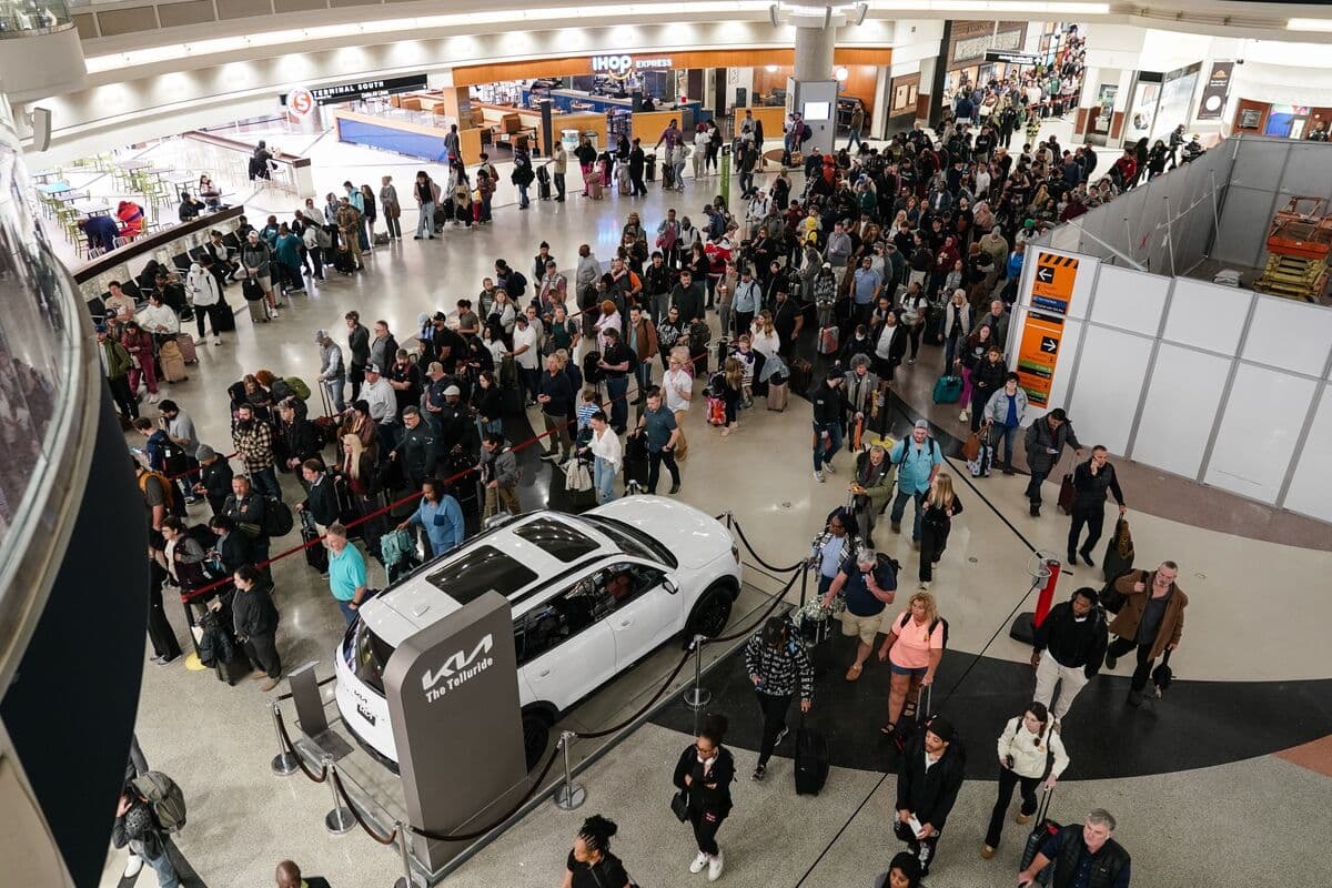 Trump Threatens to Deploy ICE Agents to Airports in DHS Shutdown