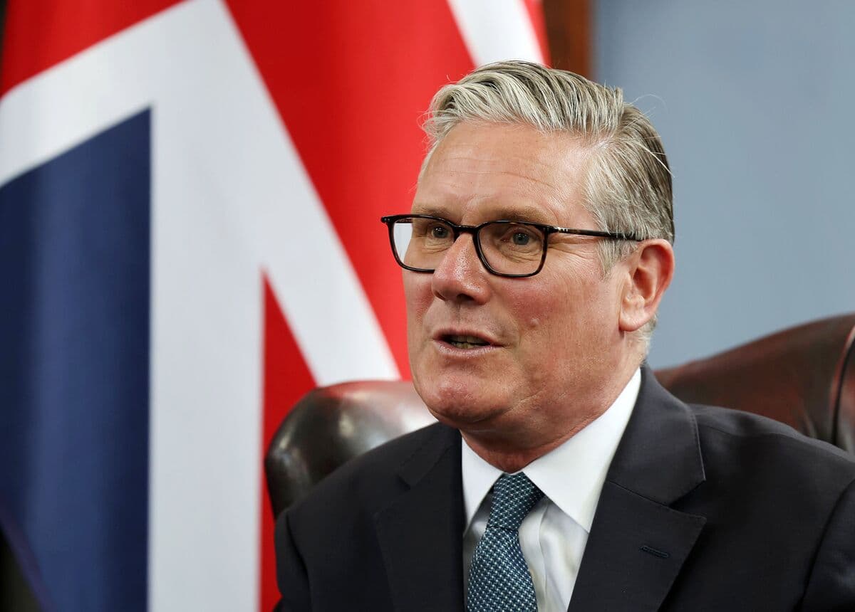 Starmer to Introduce AI Tools in UK Job Centers to Address Employment Challenges