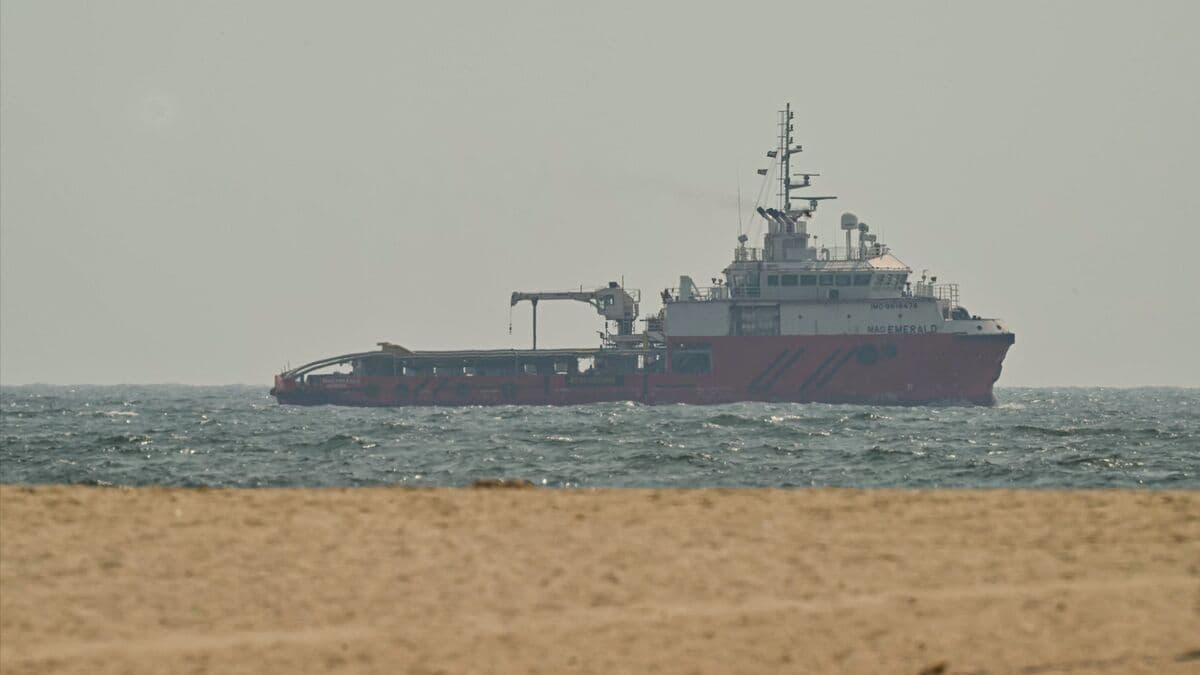 Challenges Persist in Reopening the Strait of Hormuz for Energy Shipping