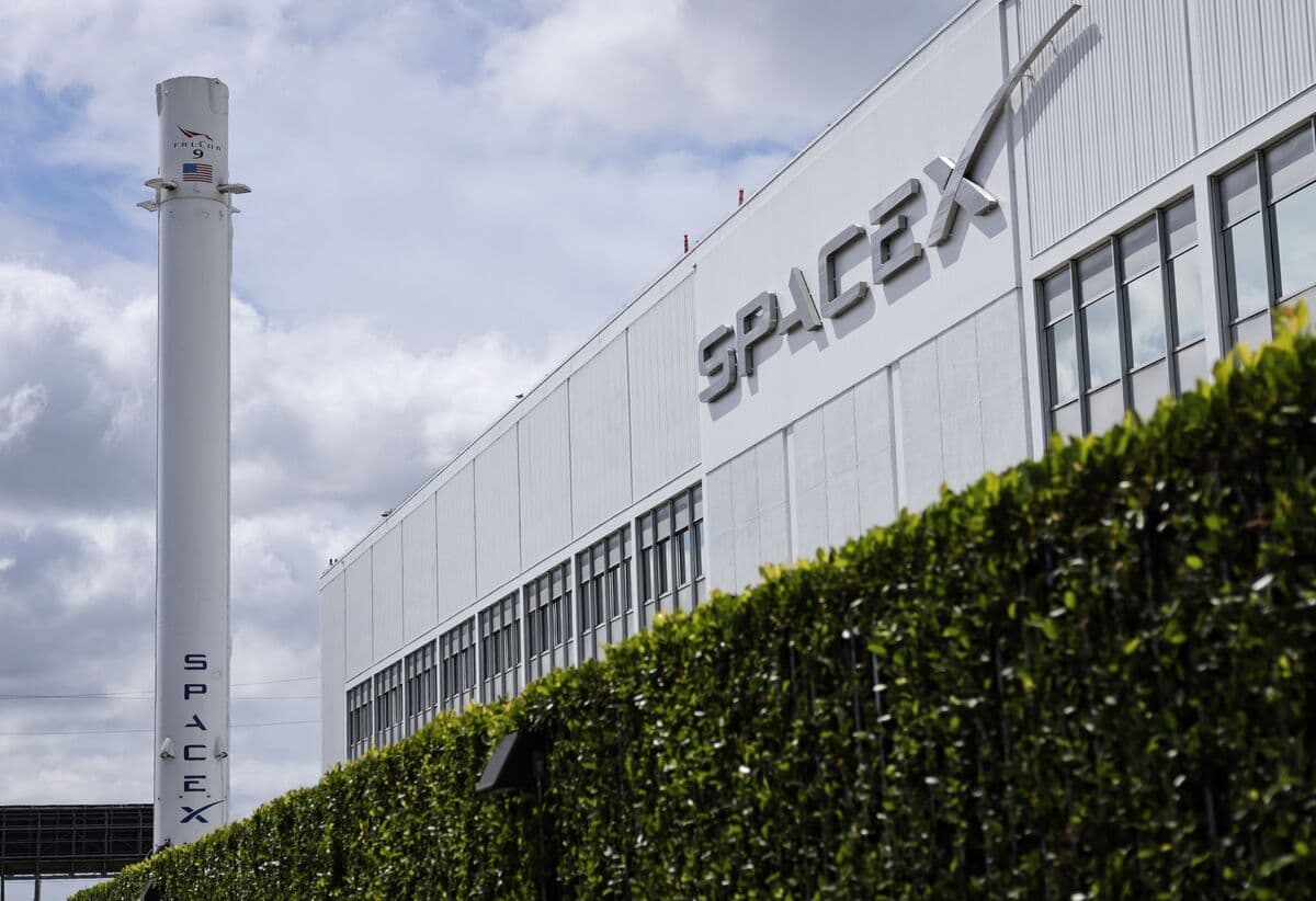Global Traders Anticipate SpaceX's Historic IPO Launch