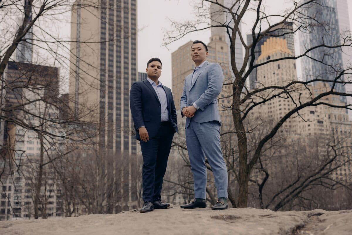 AI Experts Command $25,000 Daily Fees from Wall Street Banks