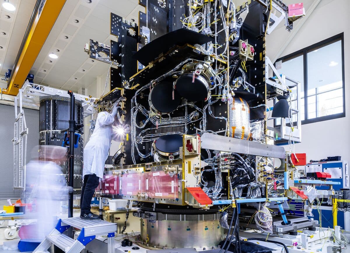 Europe Seeks Independent Path in Space Industry Development