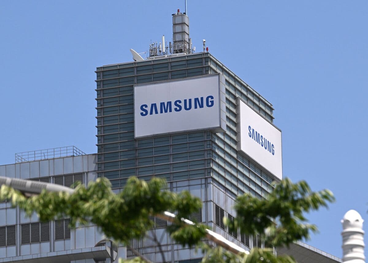Samsung Begins Shipping Advanced AI Memory Chip Samples to Customers