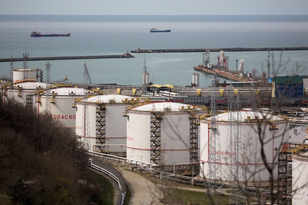 Fire Erupts at Tuapse Port Following Ukrainian Drone Strike