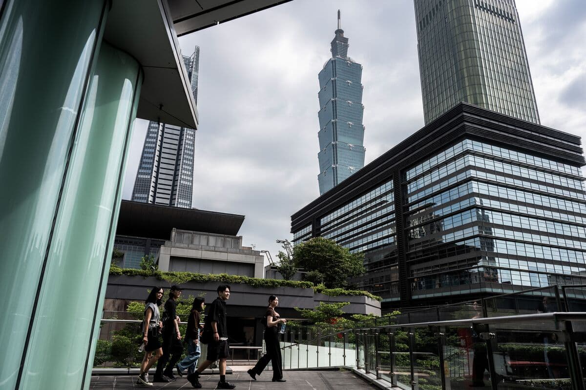 Taiwanese Investors Accumulate Debt Amid AI Stock Surge Fueled by TSMC