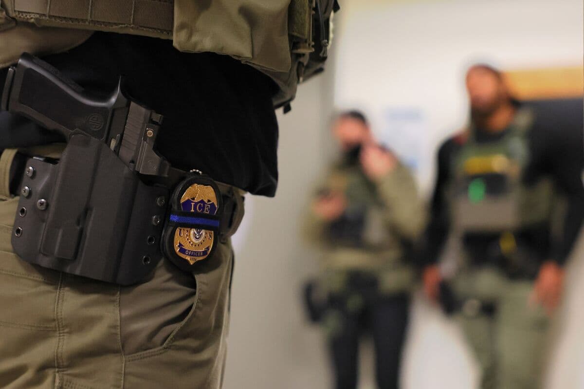 New York Enacts Law Banning Masked ICE Agents and Limiting Immigration Enforcement