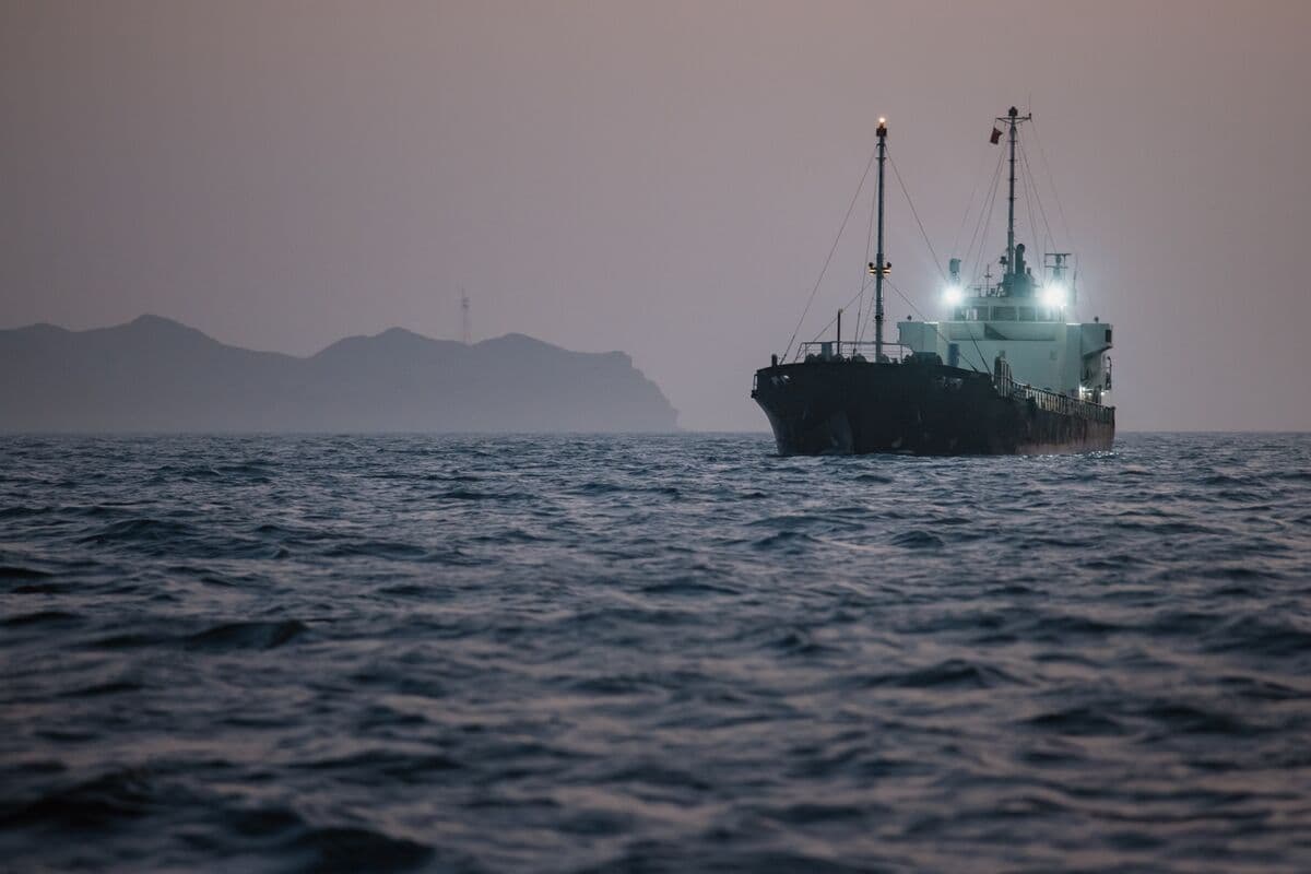 Oil Market Indicator Shifts to Contango as Hormuz Supply Increases