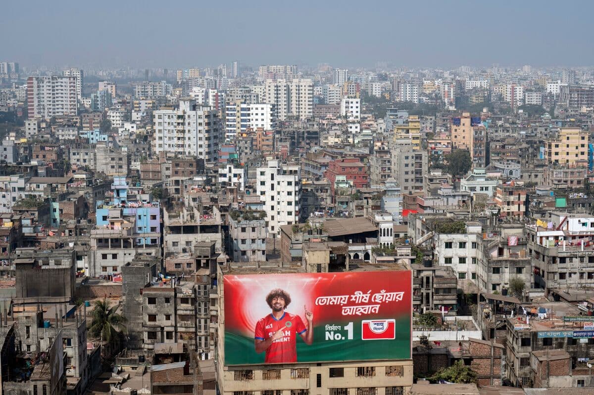Bangladesh Unveils Record Budget to Stimulate Economic Growth