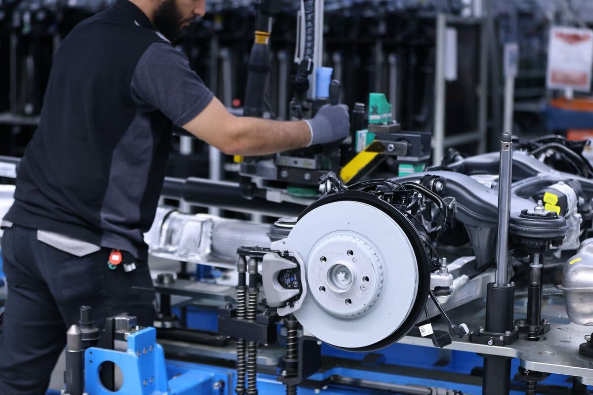 German Private Sector Activity Declines for Second Consecutive Month Amid Conflict