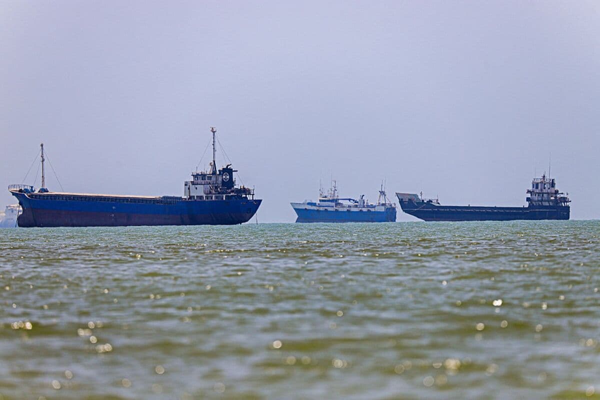 Iran Establishes Control Over Strait of Hormuz with New Shipping Regulations
