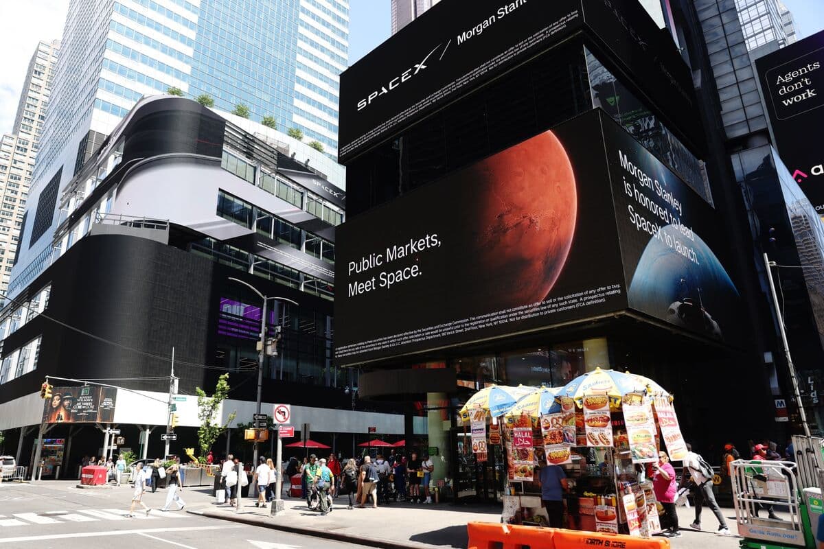 Investors Shift Focus from SpaceX IPO to Iran Deal and Federal Reserve