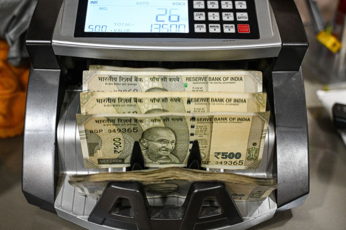 India's Efforts to Support the Rupee Boost Confidence Among Stock Investors