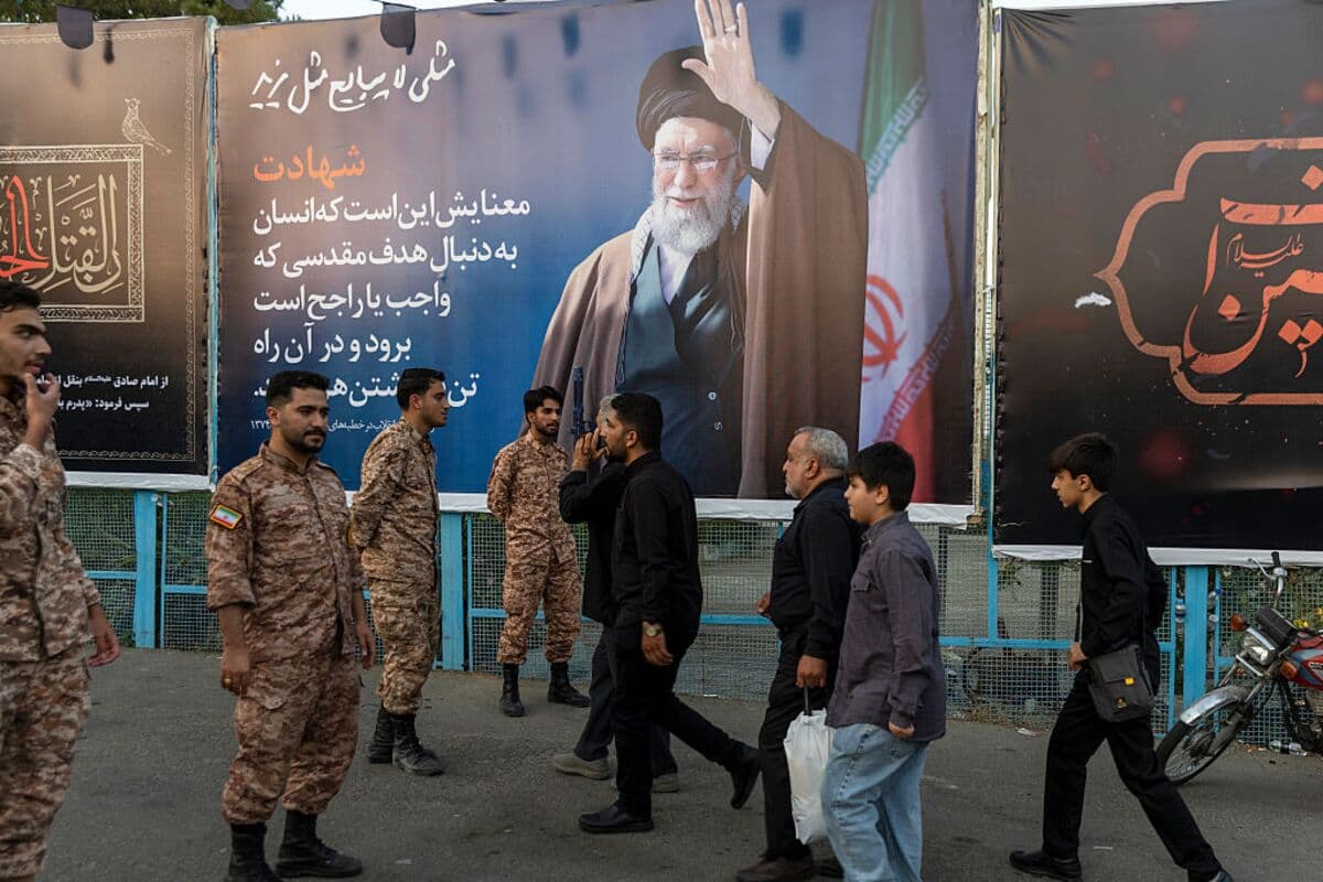 US and Iran Exchange Attacks as Tehran Announces Closure of Hormuz Strait