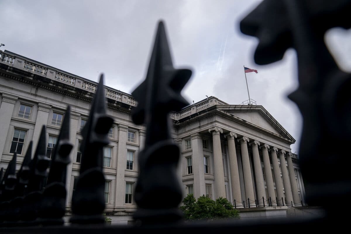 Goldman Sachs Reports Iran Conflict Boosted Dollar, Impacting Treasury Sales