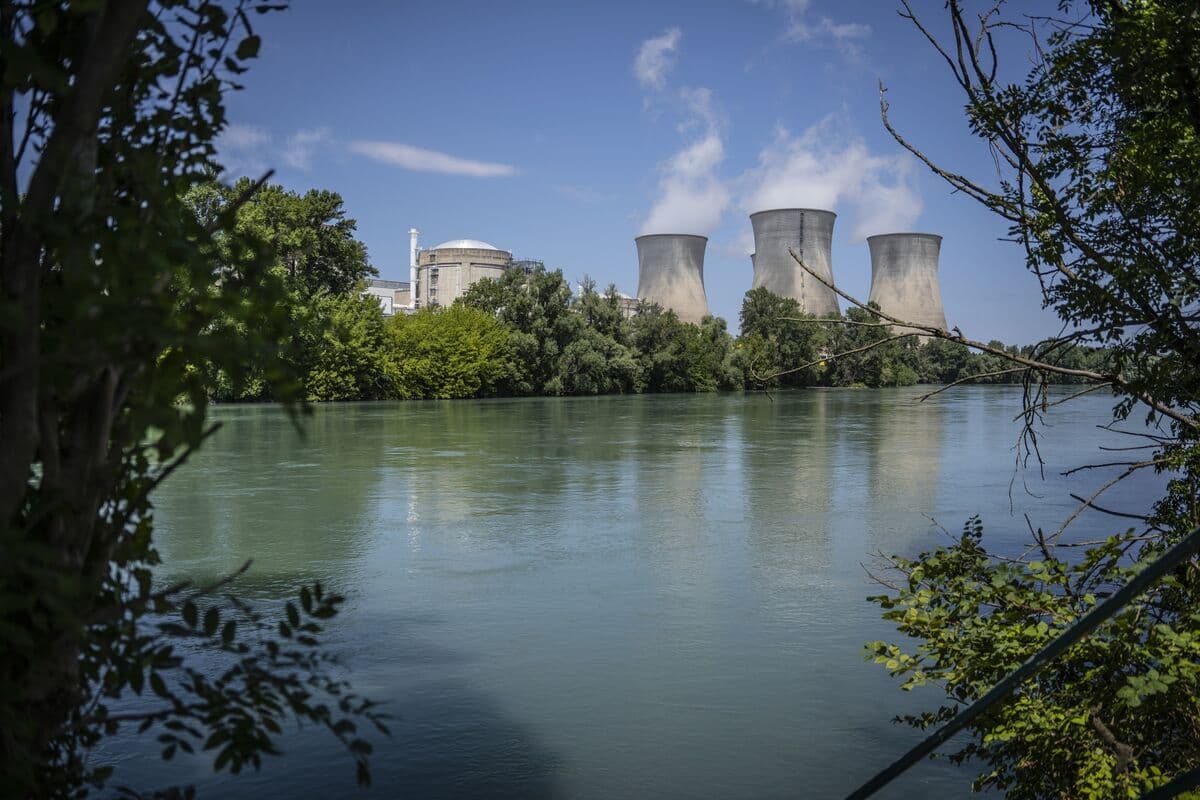French Power Prices Surge Amid Concerns Over Nuclear Capacity Due to Heat
