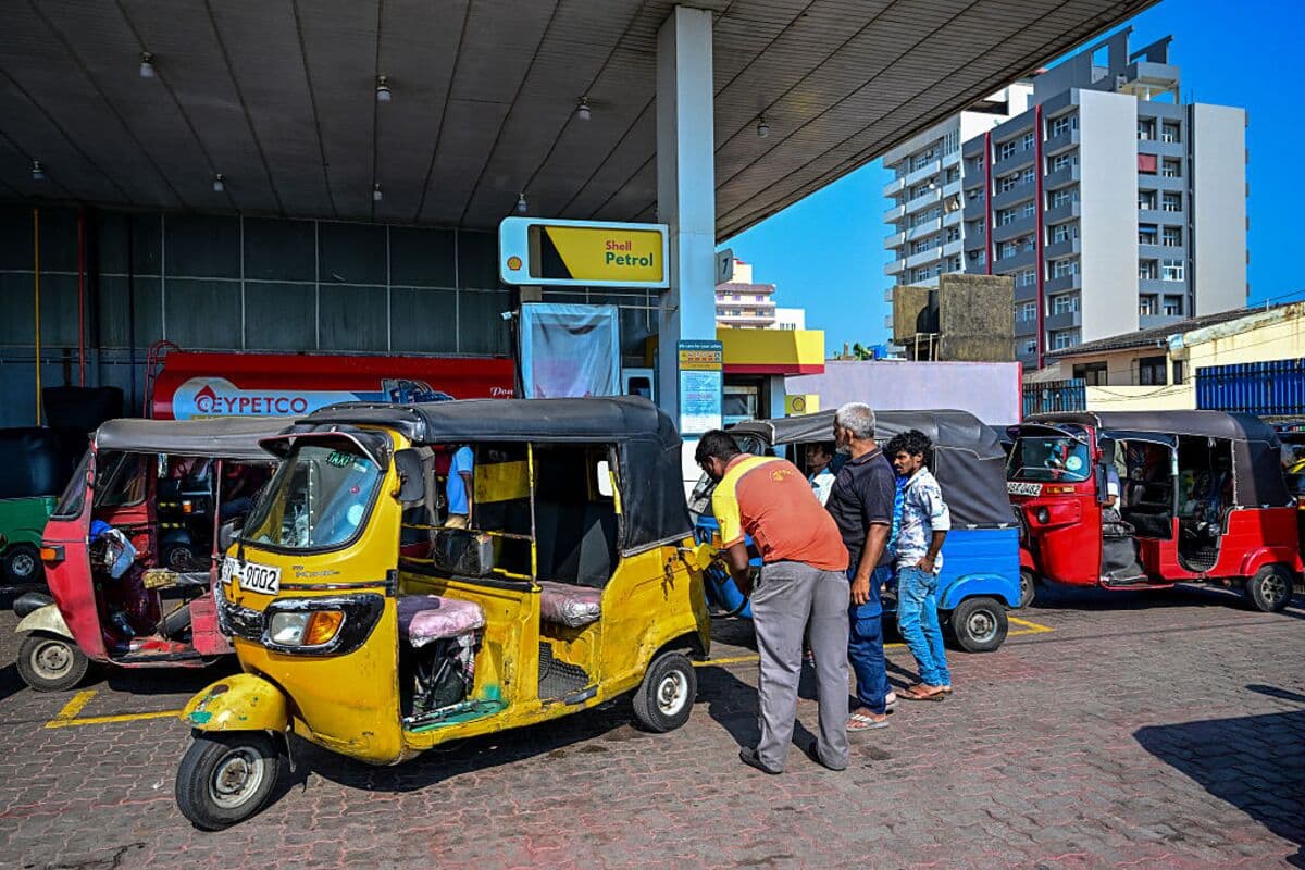 Sri Lankan Rupee Falls to Lowest Level in Three Years Amid Rising Oil Prices