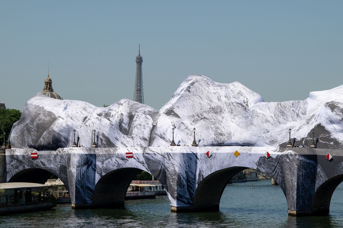 France's Economy Unexpectedly Shrinks at Start of 2026