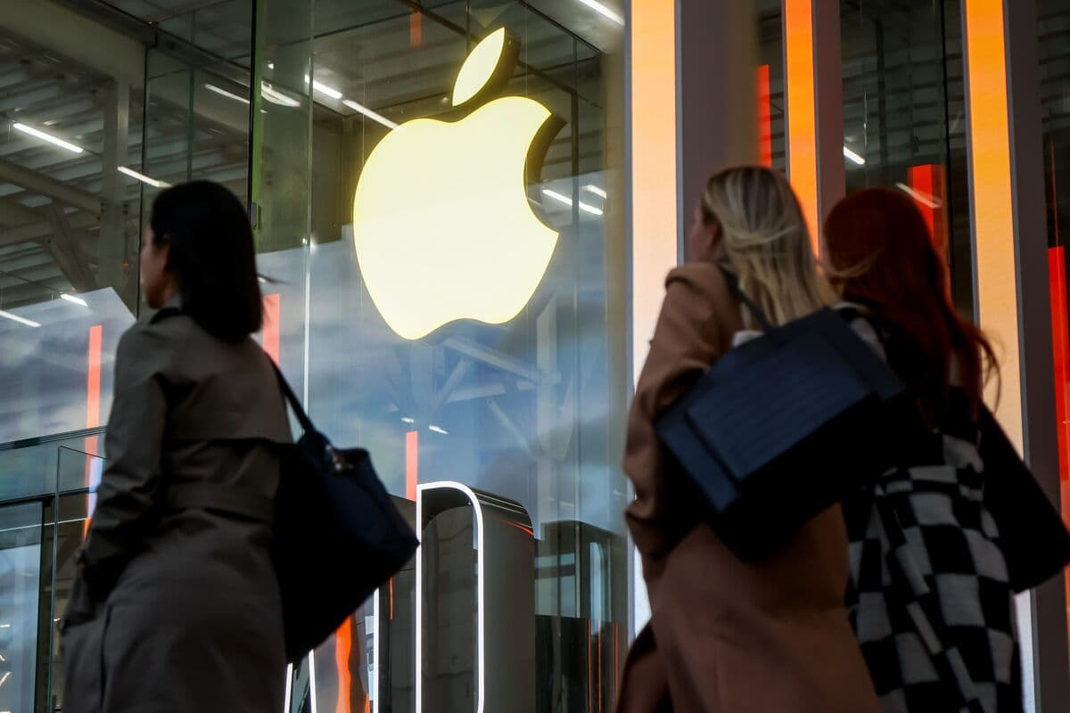 KeyBanc Downgrades Apple to Bearish Rating Amid Demand Concerns