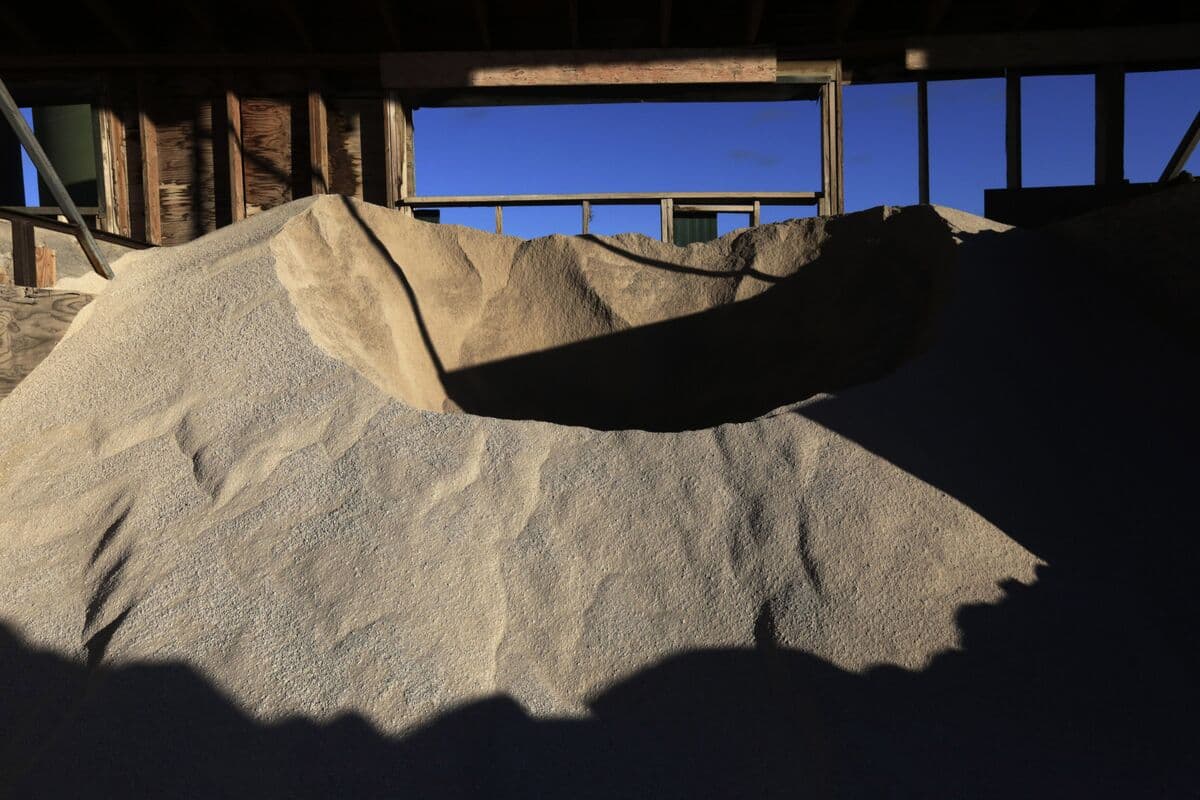 Holcim Opposes Huaxin's Bid for CSN Cement Unit