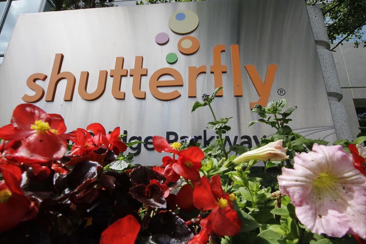 Shutterfly's Debt Challenges Highlight Risks in AI-Driven Competition