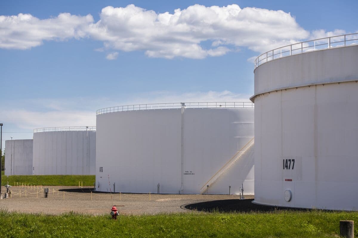 Fuel Markets in US and Europe Face Record Tightness Amid Middle East Tensions