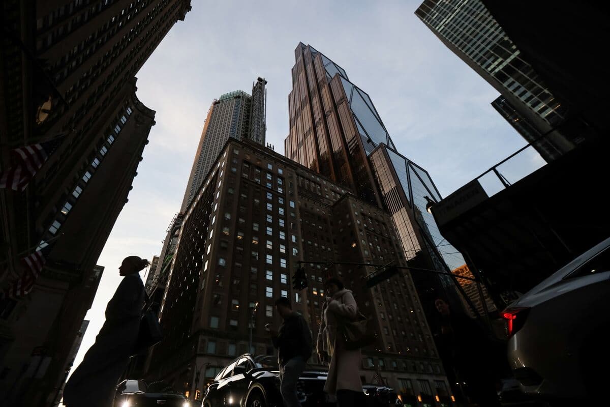 JPMorgan Traders Adopt Positive Outlook on US Stocks Amid Peace Deal Optimism