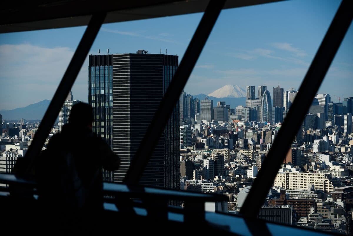 Japan's 20-Year Government Bond Auction Sees Strong Demand