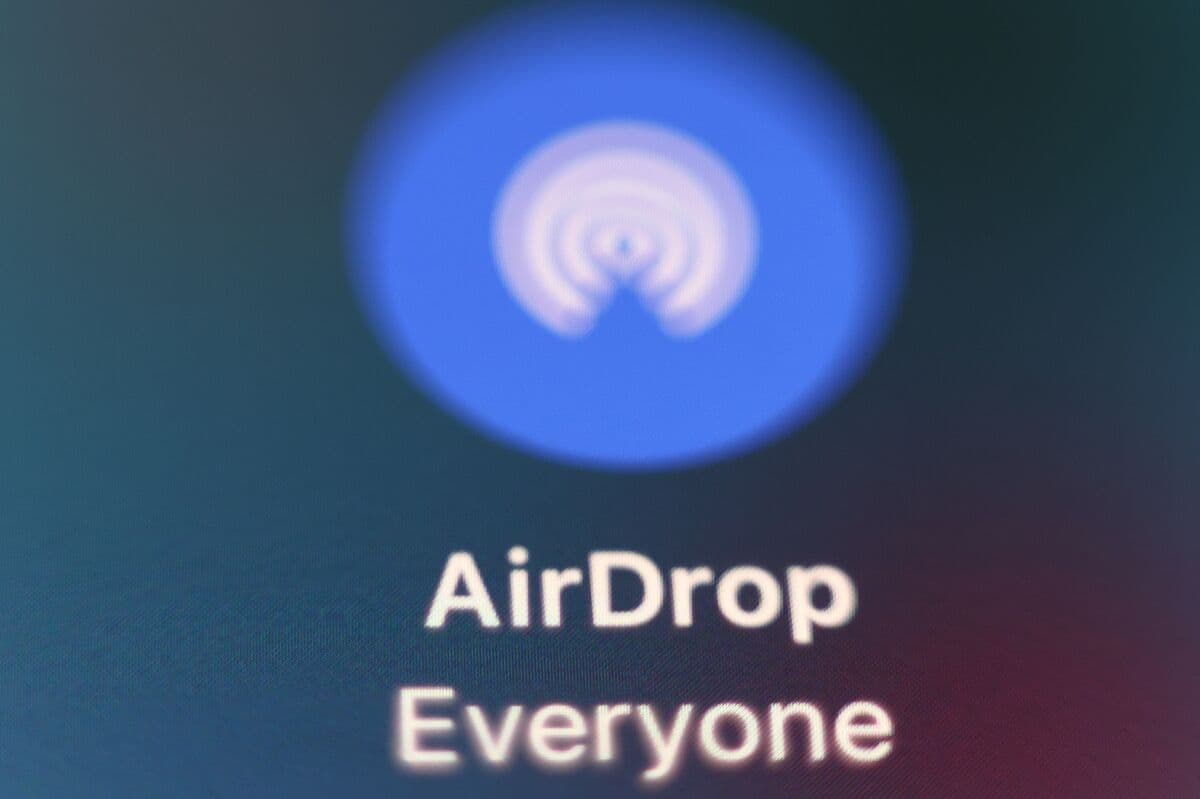Samsung Phones Can Now Share With iPhones Using Apple’s AirDrop Protocol