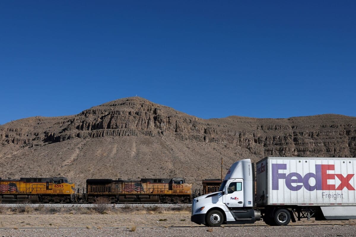 FedEx Freight Shares Decline on First Day of Independent Trading