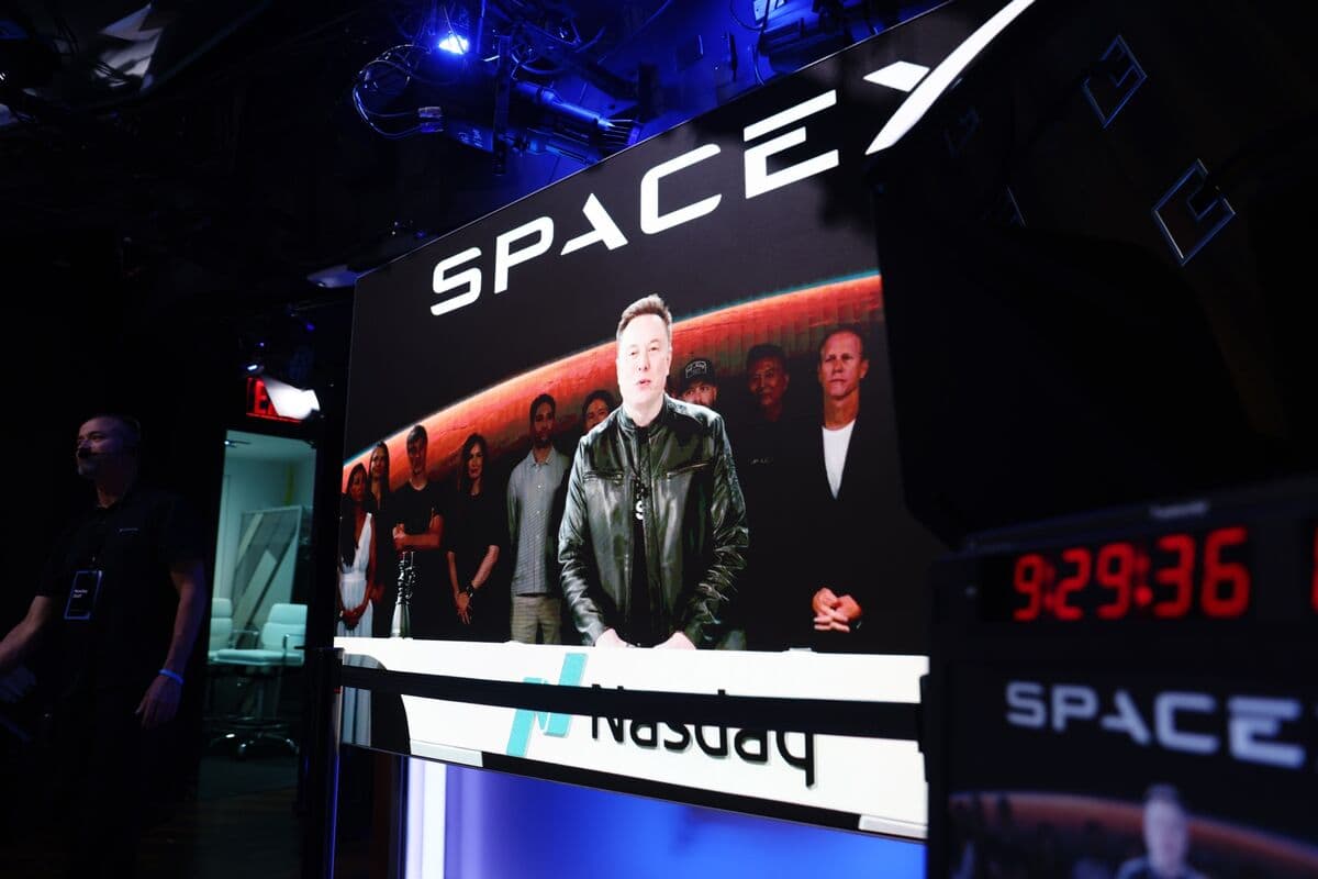 Musk Accelerates SpaceX's Public Offering Amid AI Surge