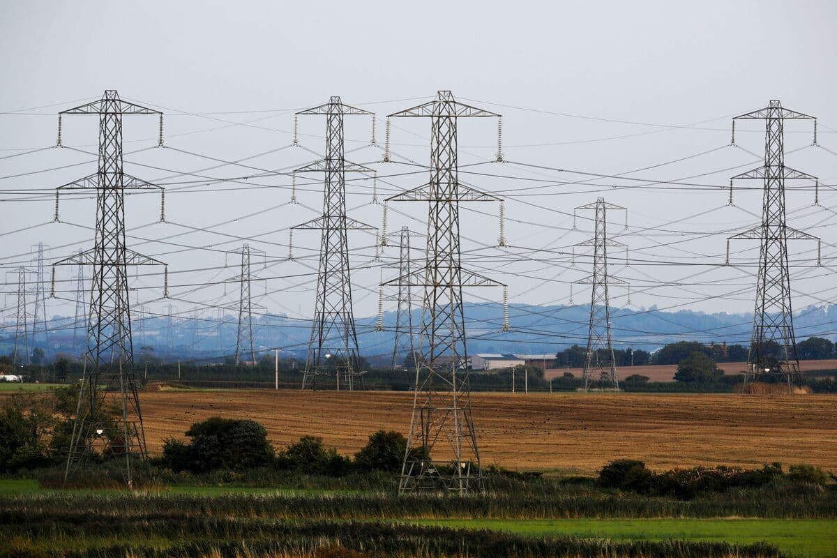 UK Issues Power Supply Warning Amid Heat Wave Straining Energy Grid
