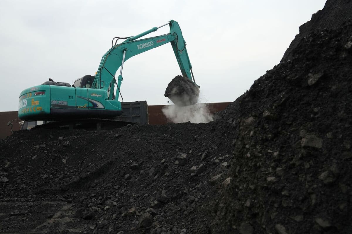 Indonesia Instructs Miners to Increase Coal Supply Amid Power Outages