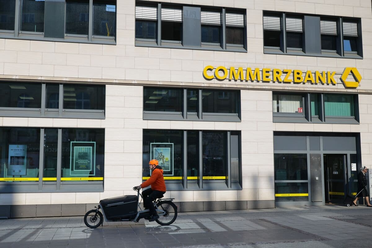 Commerzbank Raises Concerns Over UniCredit's Takeover Bid Acceptance