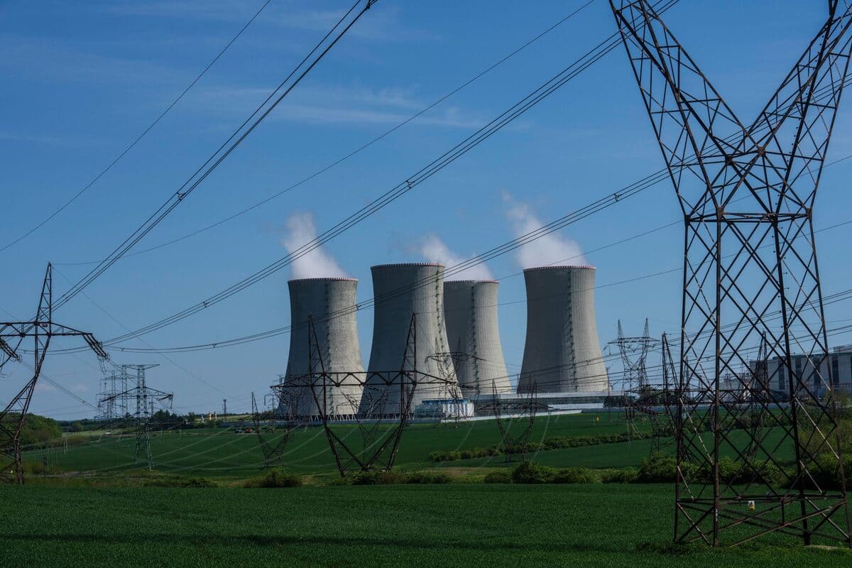 Czech Utility CEZ Shareholders Approve Asset Split Proposal
