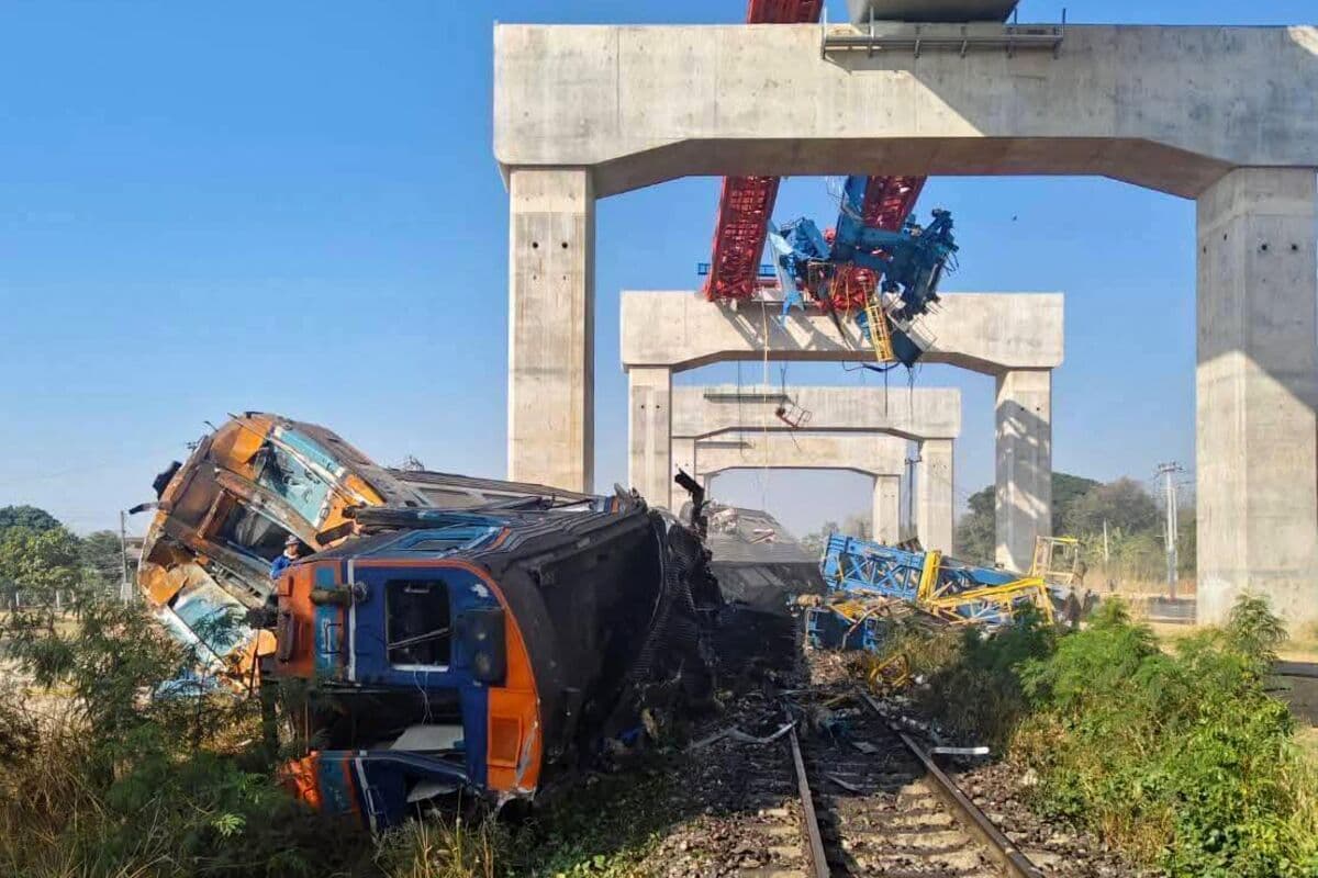 Twenty Two Killed as Crane Collapses on Moving Train in Thailand