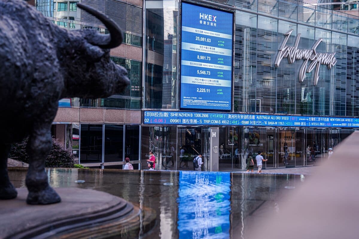 Lingyi iTech Secures $1.1 Billion in Hong Kong Listing at Maximum Price