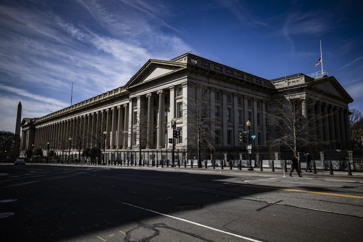 Treasuries Rise as Data Backs Case for a Fed Rate Cut This Year