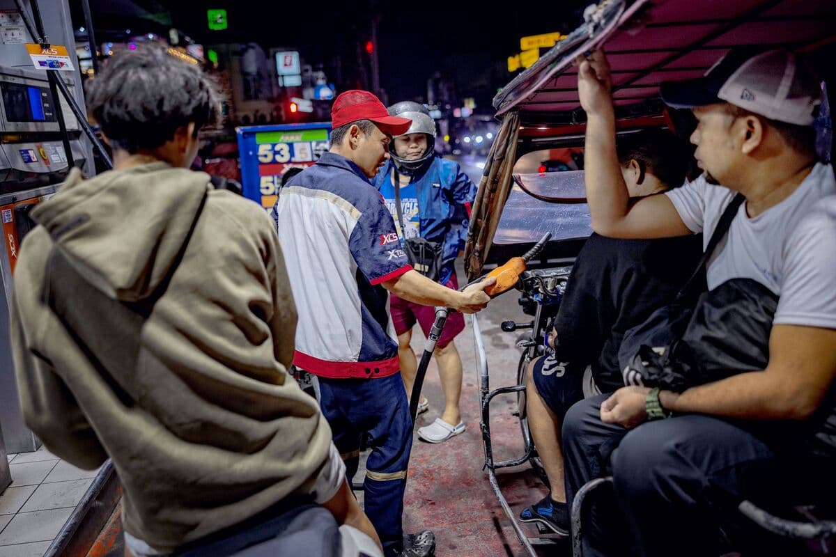 Philippines’ House Approves Presidential Power To Halt Oil Tax