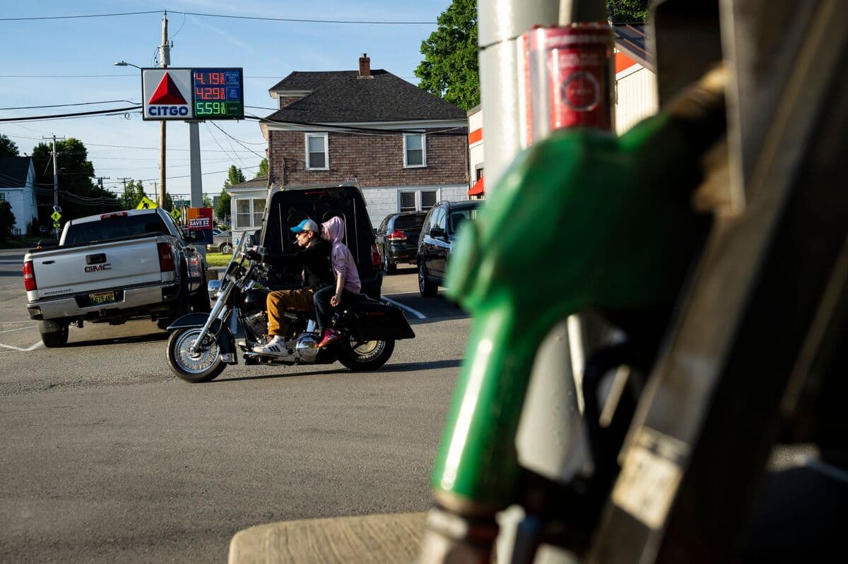 US Oil Reserves Reach Lowest Level in 43 Years Amid Efforts to Lower Gas Prices