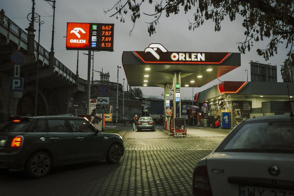 Poland to Reintroduce Fuel Taxes as US-Iran Peace Talks Advance, Says Tusk